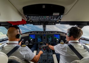 Vue du cockpit d’un avion-ambulance
