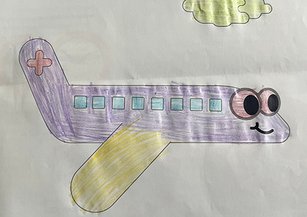 Von einem Kind ausgemaltes Bild eines Rega-Ambulanzflugzeuges mit bunten Farben gestaltet. 